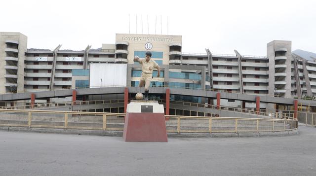 Estadio Monumental (Lima). La sede de Universitario de Deportes figura en el puesto 44. La revista FourFourTwo dice que este estadio “es una mezcla entre la Bombonera (Argentina), el Giuseppe Meazza (Italia) y el Camp Nou (Barcelona). Fue inaugurado en el