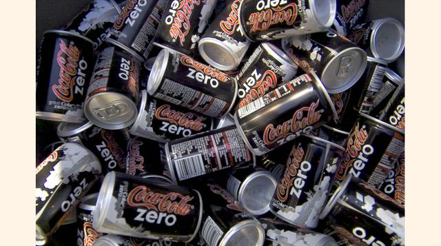 Disfrutar de una Coca-Cola Zero fría en un día caluroso es una experiencia grata, pero no si te dicen que esta bebida podría causarte cáncer, como advirtieron las autoridades de Estados Unidos en 2007. (foto: Bloomberg)
