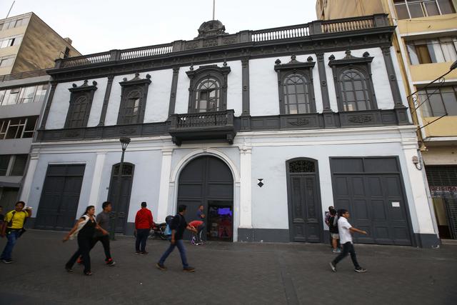 Casona. Frente a Teatro Municipal se convertirá en hotel.