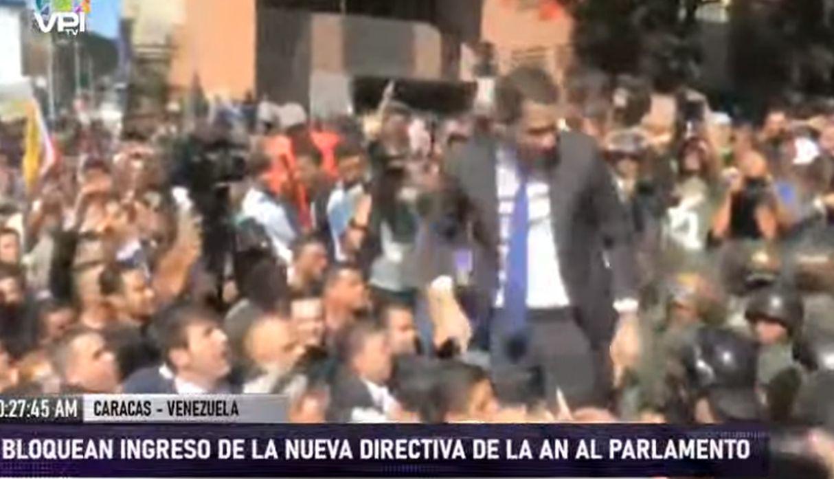Guardia nacional impide acceso de Guaidó al Parlamento de Venezuela. (Captura)