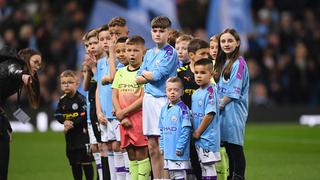 Inglaterra: pedirían casi US$ 1,000 para que un niño salga a la cancha con su futbolista favorito antes de partidos