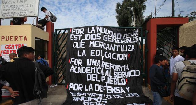 El pasado 17 de setiembre, estudiantes de la Universidad Nacional Mayor de San Marcos (UNMSM) tomaron la casa de estudios en protesta contra la culminación de un ‘by-pass’ en los exteriores del campus.  (Foto: Dante Piaggio / El Comercio)