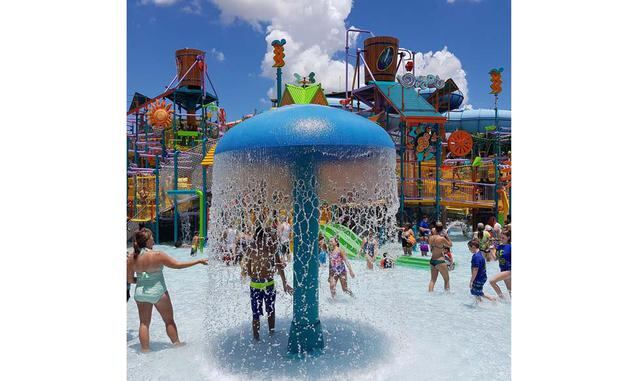 Aquatica Orlando (Orlando, Florida). Para los que alguna vez aplaudieron y quedaron mojados por los saltos de la amigable ballenita 'Shamu', de los elegantes delfines o de las traviesas focas, el parque 'Aquatica' es como el hermano av