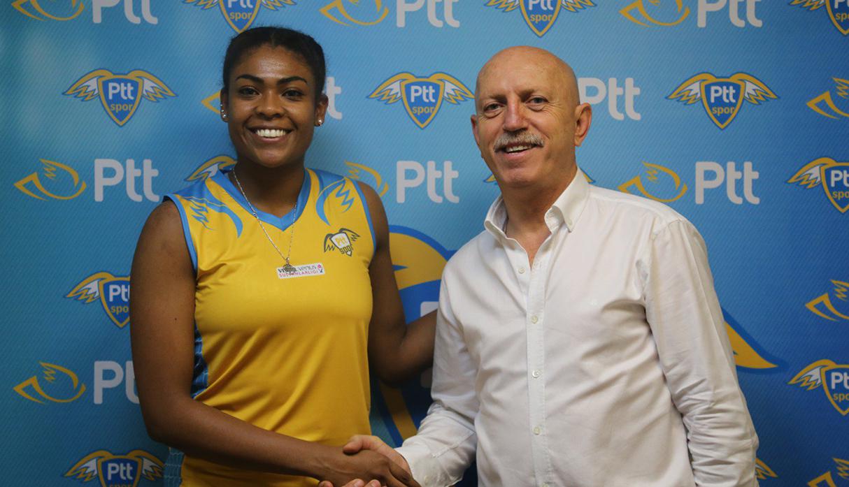 Ángela Leyva se puso la azul y oro del PTT Spor de Turquía. (Foto: PTT Spor)