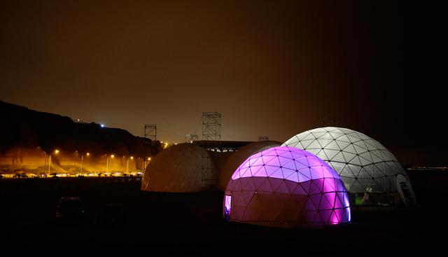 FOTO 3 | Domos: vivienda climatizada para enfrentar heladas.  Se trata de un domo creado con un innovador sistema y estructura de alta resistencia que aprovecha la energía solar para transformarla en energía eléctrica, que luego es controlada  y distribuida en la vivienda (domo). Este sistema permite mantener un nivel de temperatura de hasta 35°C frente a temperaturas extremas de -10°C, también es portátil y puede trasladarse e instalarse de manera rápida.
