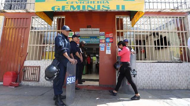 De igual manera, fueron inspeccionadas las cevicherías “Geminis II” y “El Goico”, ubicadas en la misma cuadra, donde se encontraron utensilios en mal estado y deficiencias de infraestructura.