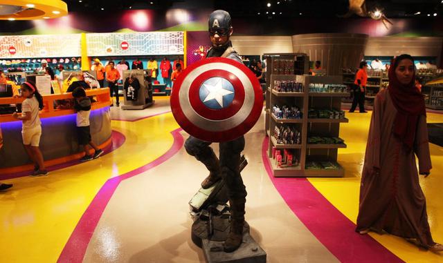 También hay 25 tiendas y 28 restaurantes y bares, y los precios son lo que se espera de Dubái. Usted puede comprar un lapicero por unos US$ 31,300. (Foto: AP Photo/Jon Gambrell)