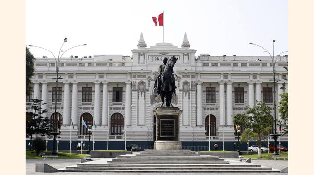 El 18 de junio, el Congreso otorgó facultades legislativas al Poder Ejecutivo en materia administrativa, económica y financiera, con el fin de promocionar la inversión privada y ejecutar inversión pública, facilitar el comercio exterior, regular la genera