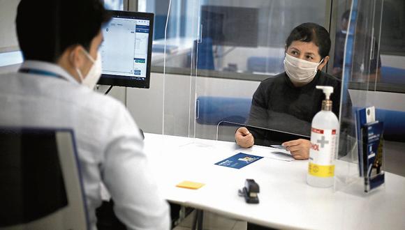 Banca. Está otorgando más créditos personales que tarjetas, sobre todo en segmentos masivos. (Foto: Francisco Neyra | GEC)