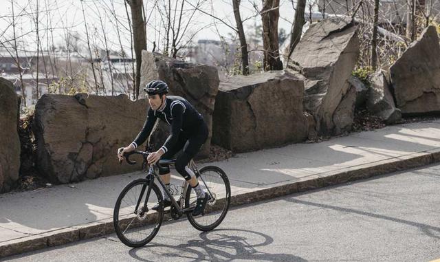 Quise saber a qué se debía tanto entusiasmo, así que le pedí a Smith que me prestara una Drifter, la gravel bike de su compañía, y me registré en la Cross Mountain Crusher. En el evento organizado por William Dentner, el dueño de Overlook Mountain Bicycle