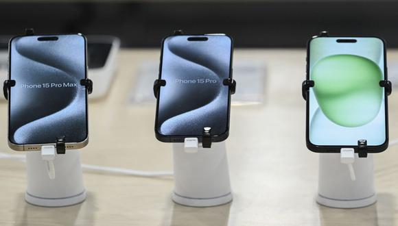 Teléfonos inteligentes iPhone 15 Pro de Apple en una tienda Best Buy en Montreal, Quebec, Canadá, el viernes 19 de enero de 2024. Fotógrafo: Bloomberg/Bloomberg