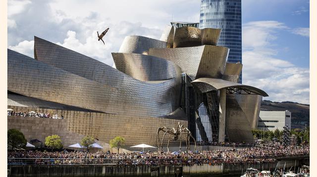 Museo Guggenheim Bilbao (España). Si la colección de arte y el edificio proyectado por Frank Gehry no son suficientes, está el restaurante Nerua. (Foto: Getty)