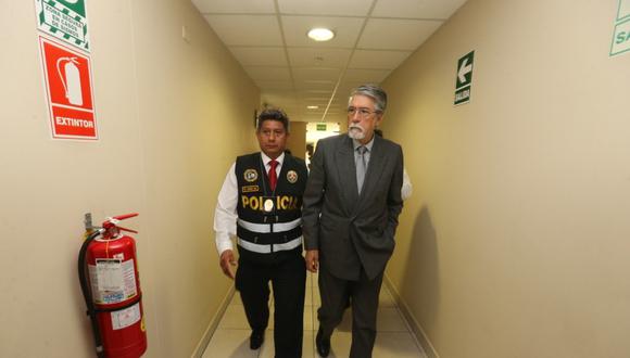 Jorge Peñarada es llevado a la carceleta del Inpe mientras se decide donde será recluido. (Foto: Poder Judicial)