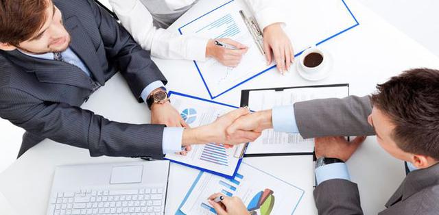 FOTO 11 | No todo es sueldo. Recuerda que el sueldo solo es un componente dentro del paquete de compensaciones, por lo que si lo que buscas son nuevos incentivos puedes pensar en negociar algo diferente que te haga sentir mejor (auto, capacitación, gimnasio, etc.). En el caso de los altos ejecutivos, por ejemplo, la country manager de Von Der Heide explica que no suelen pedir un aumento de sueldo, lo que ellos piden es un proyecto nuevo que suponga un desafío empresarial, mayor desarrollo laboral, nuevas regiones que explorar y nuevos equipos con los cuales trabajar. (Foto: Pixabay)