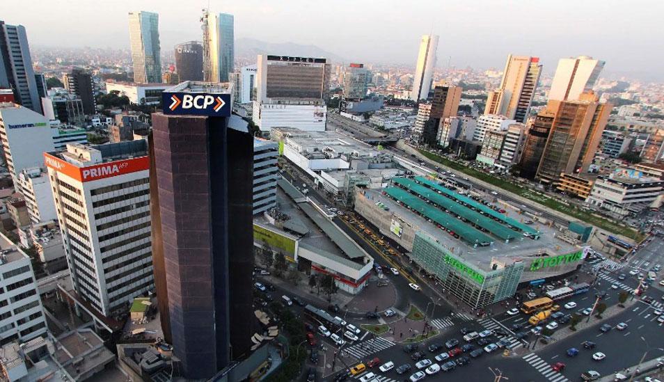 Foto 1 |  ¿Cuáles son los riesgos para el crecimiento económico el próximo año? Para el economista Elmer Cuba son: la posibilidad de una guerra comercial entre EE.UU. y China; EE.UU. y los mercados, tasas de interés de la FED y el ruido político. (Foto: Andina)