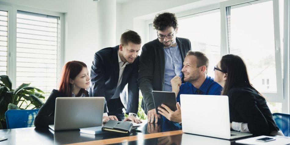 Los empleados se comunican constantemente con las personas que cuentan, y esperan que sus gerentes hagan lo mismo. (Foto: Freepik)