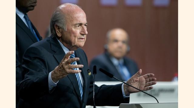 Se refirió a "pequeños demonios" que infestaban el deporte y constantemente recordó a sus críticos que 300 millones de personas estaban directamente vinculadas con el fútbol. "No puedo controlar a todos", dijo. (Foto: Getty)