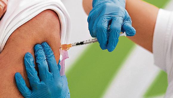 La campaña de vacunación en Austria se encuentra en su primera fase, en la que se está inmunizando a personal sanitario, pacientes de riesgo y ancianos de residencias. (Foto: AFP)