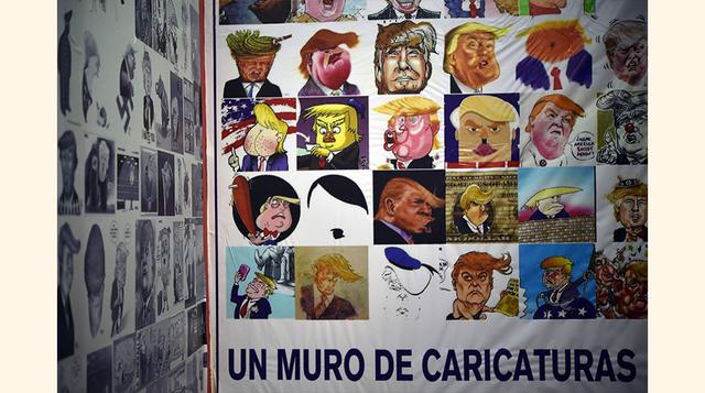 Las caricaturas muestran a Trump en diversas situaciones, desde un dibujo en el que porta el clásico gorro del Pato Donald hasta uno en donde se sugiere una similitud con el dictador fascista Adolf Hitler.