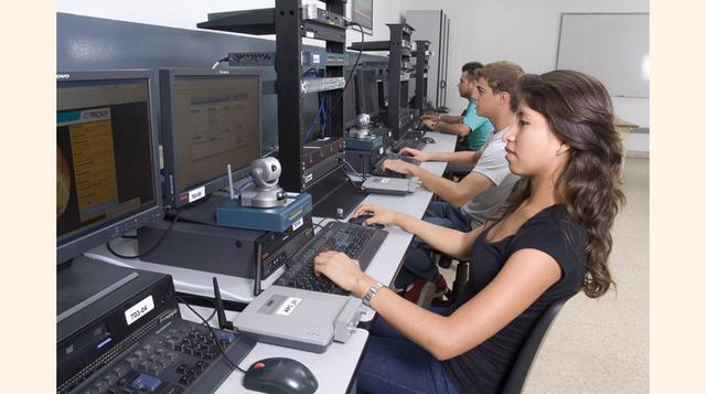 Redes y Comunicación de Datos. Durante tres años se estudia esta carrera en Tecsup y con una inversión de entre S/ 15,480 y S/ 21,840. Los profesionales perciben un ingreso promedio de S/ 2,316.