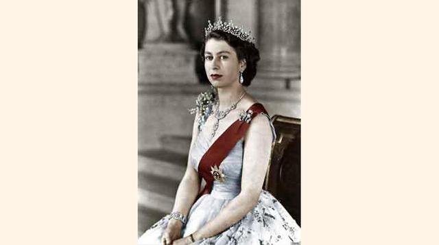 Isabel II nació en Londres el 21 de abril de 1926. Cuando ascendió al trono en 1952, con sólo 25 años, Winston Churchill era primer ministro, India acababa de conseguir su independencia y Gran Bretaña todavía gobernaba en partes de Asia y África.