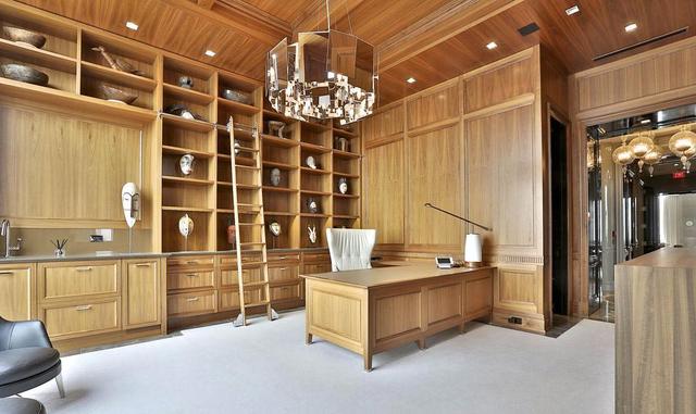 Pursglove decoró el apartamento según una estética que llamó estilo "encuentro de lo moderno con lo tradicional". "El plan inicial no era nada comparado con lo que yo había diseñado, ni siquiera estaba cerca".