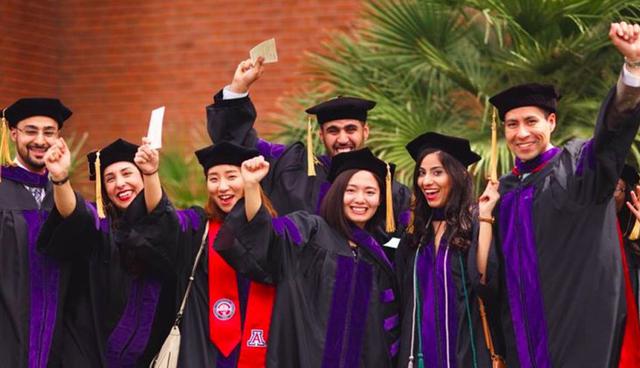 FOTO 3 | Arizona - Universidad de Arizona. Costos de matrícula, alojamiento, comida y otros costos, 2016-17: US$ 50,367. Precio promedio pagado por un estudiante con ayuda / beca, 2015-2016: US$ 16,466

Ubicación: Tucson, AZ. Sector: público.

Número de estudiantes: 43,161. (Foto: University of Arizona Law/Facebook)