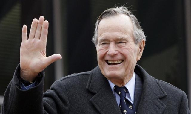 FOTO 20 | Política: El expresidente estadounidense George H.W. Bush, de 93 años, pidió el miércoles disculpas luego de que una actriz lo acusó de toquetearla hace cuatro años.