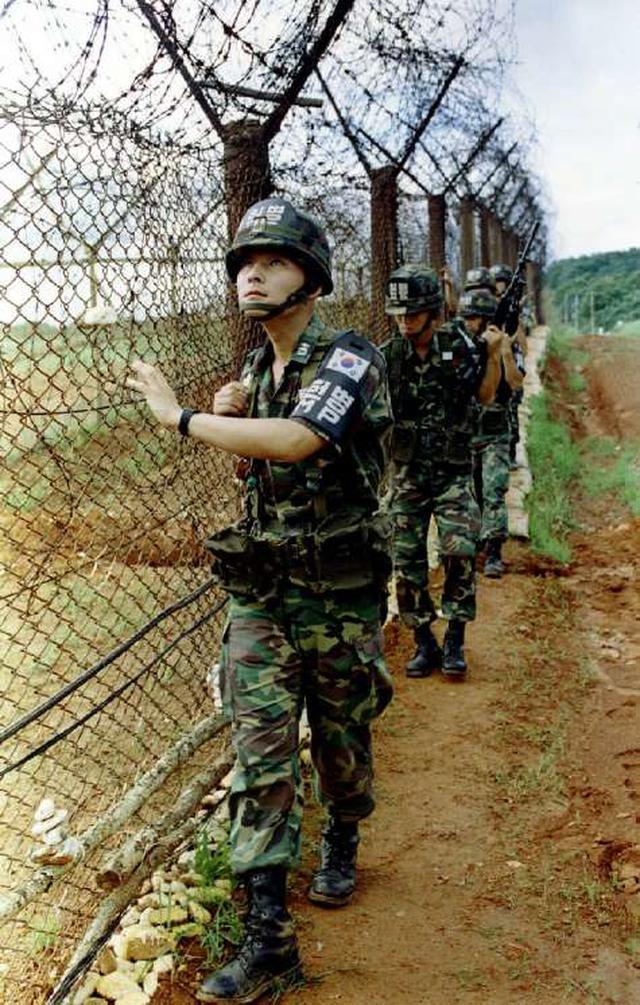 FOTO 4 | Corea del Norte - Corea del Sur, la división entre estos dos países empezó en 1948 y, dos años después, empezó la guerra de Coreas, que no terminó hasta 1953.