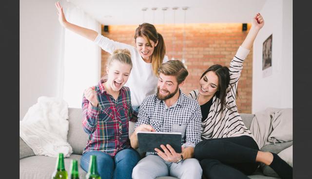 FOTO 23 | 23. Renta una casa con tus amigos
Para ir a la playa, al bosque o a donde sea, ten la oportunidad de regalarte un tiempo con tus amigos. Después no tendrás el tiempo suficiente para aprovecharlos. A mí, personalmente, me gusta hacerlo una vez al año.
(Foto: Freepik)
