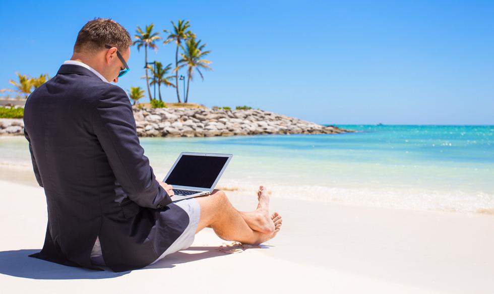 FOTO 1 | 1. Aprovecha el viaje

¿Has regresado de un viaje de trabajo desanimado porque sólo conociste tu cuarto de hotel? Optar por este modelo de trabajo remoto te restará la culpabilidad de no disfrutar y de no ser lo suficientemente productivo.