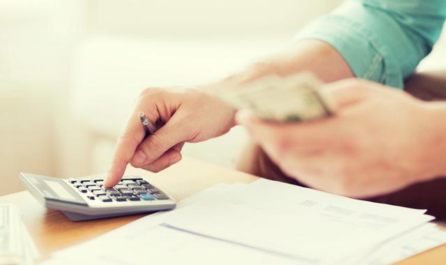 Foto 3 | EVITA el sobrendeudamiento: no contrates más tarjetas de crédito de las que necesitas.