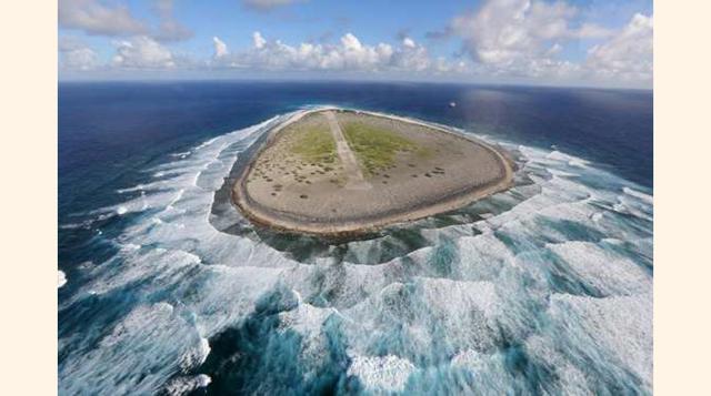 LA ISLA TROMELIN. En 1761, una fragata de la Compañía de las Indias naufragó cerca de una isla, a bordo iban 142 miembros de la tripulación y 160 esclavos. Doscientos de ellos lograron llegar hasta la isla, pero nunca pudieron salir de ella, a excepción d