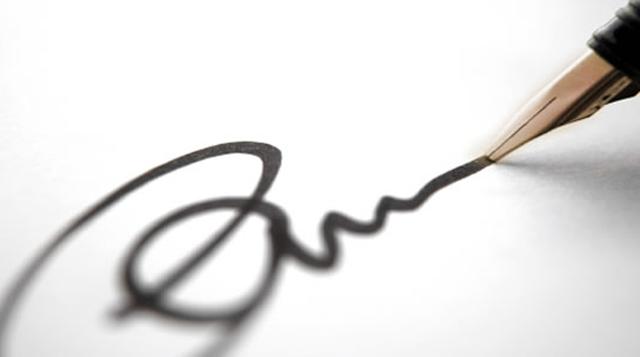 Utiliza la firma electrónica. De esta manera, tampoco necesitarás imprimir para poder firmar. Incluso, muchas veces hay personas que solo imprimen para firmar y después escanean el documento. Olvídate de eso. (Foto: Capital)