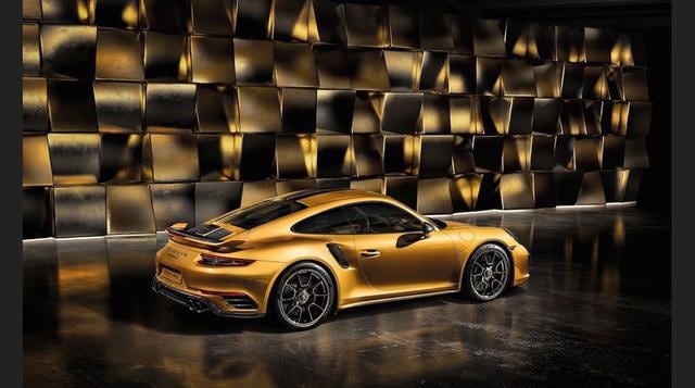 La característica más evidente de esta versión es su color exterior Golden Yellow Metallic, complementado por franjas de fibra de carbono sobre el techo y el capó. (Foto: Megaricos)