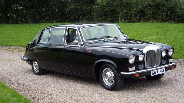 Daimler DS420, Enrique de Luxemburgo se mueve en este Daimler DS420 de 1968 en actos oficiales, bodas reales y visitas de Estado. El jefe de estado y Gran Duque de Luxemburgo llegó al poder en octubre de 2000 tras la abdicación de su padre, Juan de Luxemb