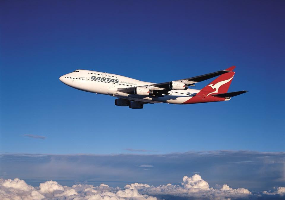 La aerolínea australiana aplicó el uso de tecnología móvil para monitorear los patrones de sueño, el consumo de comida y bebida, la luz y la actividad física de los 52 tripulantes de prueba. Foto: Facebook @QantasSAM