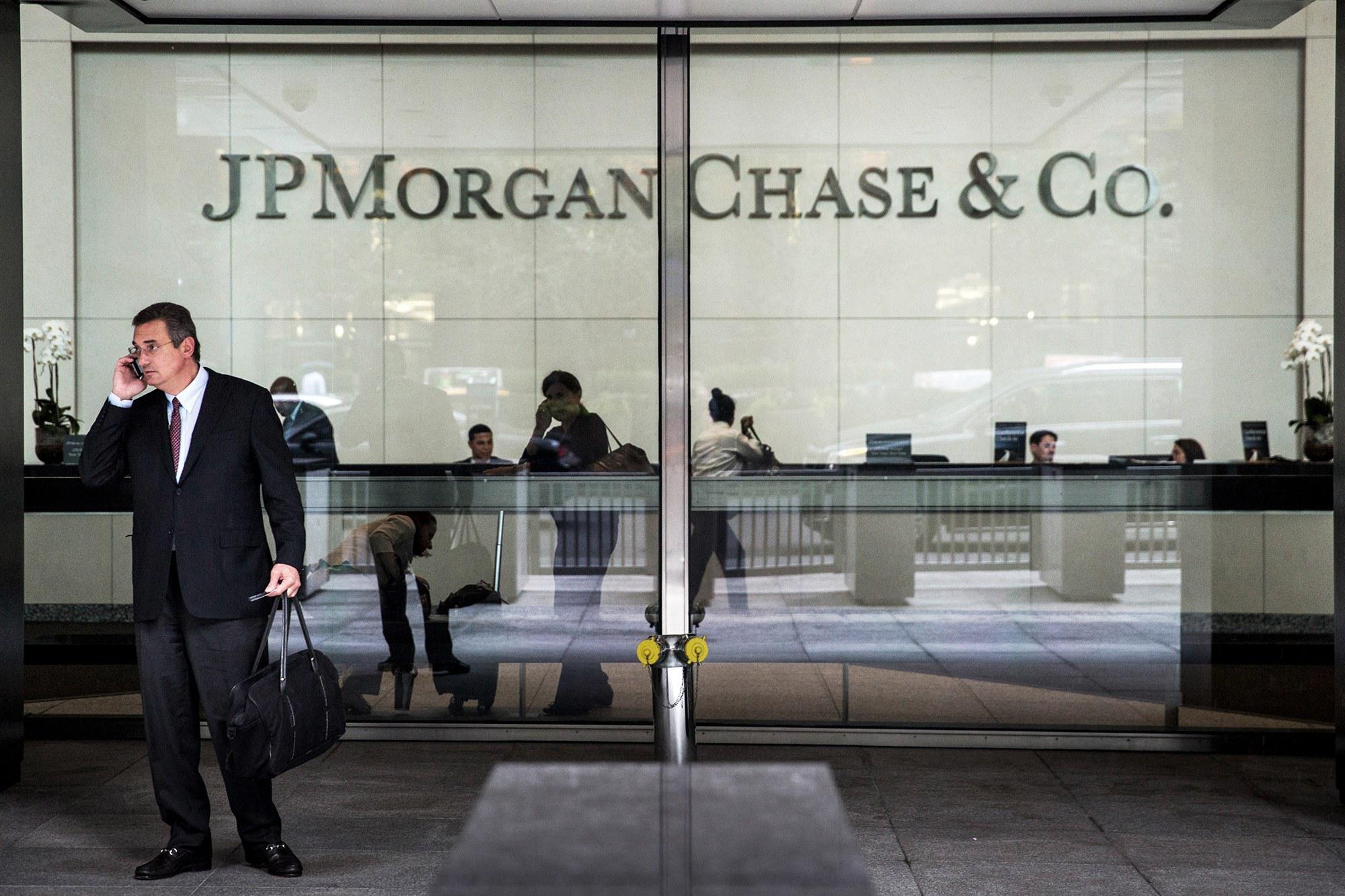 Los economistas de JPMorgan mencionan la "súbita parada" en la actividad económica que están creando las cuarentenas y las medidas de distanciamiento social en todo el mundo.