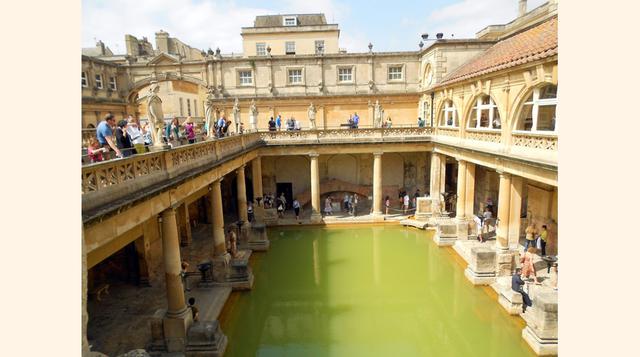 Bath (Reino Unido). Famoso por sus baños griegos, la ciudad inglesa también ofrece visitas a sus castillos y pueblos cercanos en el lado del campo para quienes buscan una luna de miel poco convencional. (Foto: Blogspot)