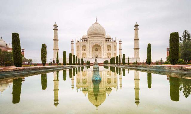 EL TAJ MAHAL, INDIA. El conjunto de edificios es considerado la máxima expresión de la arquitectura mongola y ocupa 17 hectáreas. Es el destino turístico más importante de la India.