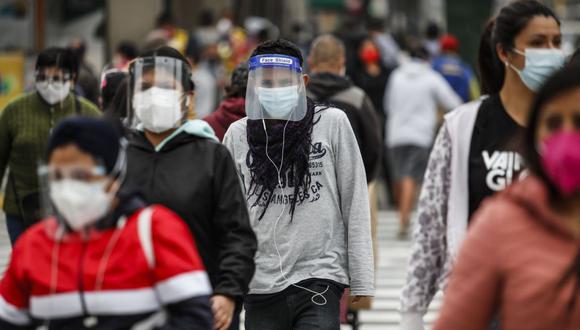 El ministro de Salud, Hernando Cevallos, detalló que “el riesgo es de una tercera ola es muy concreto” y que en las cifras sobre la pandemia en el Perú se ve un “ascenso lento” de las variantes del COVID-19. (Foto: Andina)