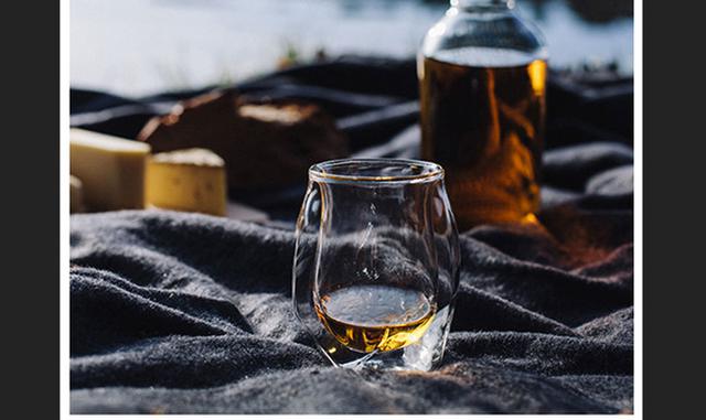 23.	The Norlan Glass Set Of 2 Whiskey Glasses: Ideal para el fan escocés de su lista, el conjunto de vasos de whisky de cristal Norlan ofrece una alternativa única al vaso de beber típico.