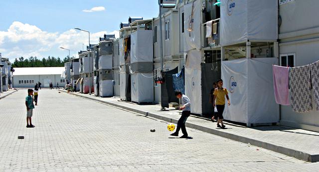 Sin embargo, el titular de AFAD advirtió que su país ya llegó a su máxima capacidad para recibir solicitantes y pidió más apoyo internacional ante esta situación.