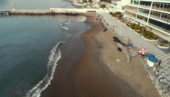 El balneario de Ancón se mantiene cerrado debido al riesgo a la salud de la población debido al derrame de Repsol en enero del 2021. (Foto: Carls Mayo)