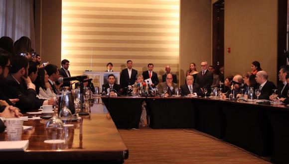 Embajadores de Guaidó iniciaron este sábado una reunión en la capital de Colombia para diseñar una estrategia. (Foto: Twitter - @CarlosHolmesTru)