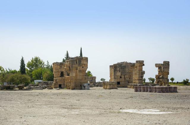 Vista de las ruinas de la ciudad de Hierápolis, cerca de la actual Pamukkale, Turquía.