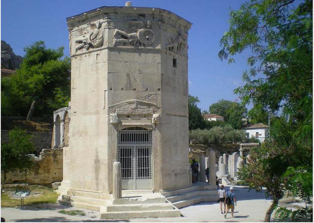 FOTO 1 | 1. La Torre de los Vientos está en el centro de Atenas.A esta torre de 12 metros de altura y casi 8 metros de diámetro, también se la conoce como El Reloj de Andrónico, y, efectivamente, nos encontramos ante un asombroso reloj de agua que fue proyectado en el siglo 1a.c.