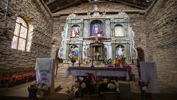 Detalle interior de la Iglesia de Santo Toribio de Mogrovejo, en la Jalca Grande. Nótese en su decoración detalles propios de la cultura Chachapoyas, similar a lo que se ve en Kuélap. (FOTO: RICHARD HIRANO).
