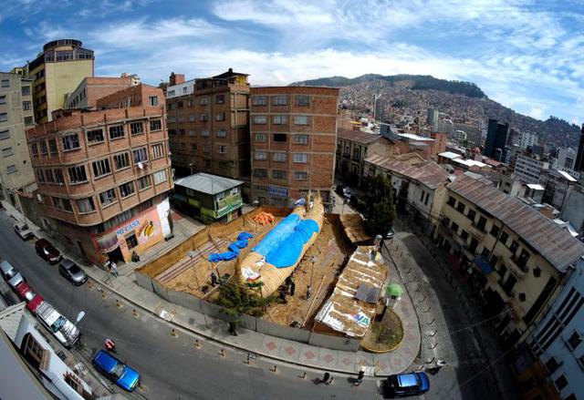 Con el viento como único motor, el plan es cubrir unas 100 millas náuticas por día. Aunque el plan es cubrir la ruta en un barco artesanal, se apoyarán con un GPS, teléfonos satelitales e internet, pues "tenemos que enviar imágenes para nuestros ausp