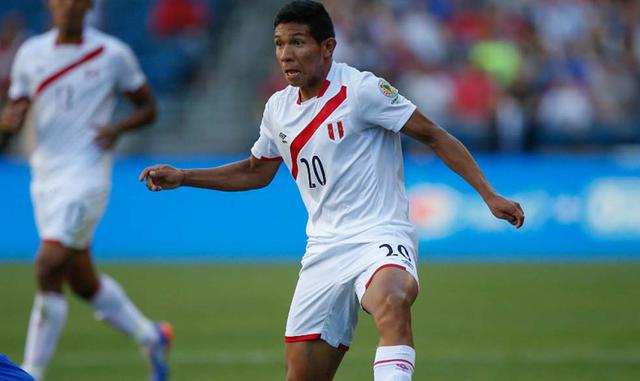 FOTO 5 | El volante Edison Flores, quien retrocedería unos metros a la posición del lesionado Yoshimar Yotún, tiene un valor de mercado de 400,000 euros (Foto: Andina)